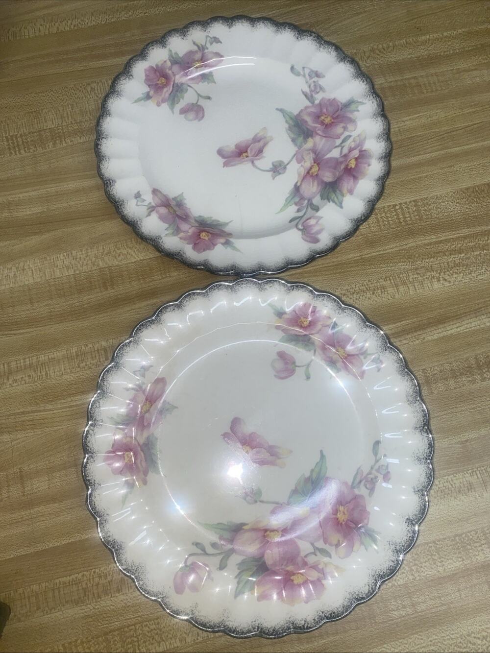Set Of 2 9.25” Dinner Plates Ivory Porcelain By Sebring “Primrose” 22K Gold Trim